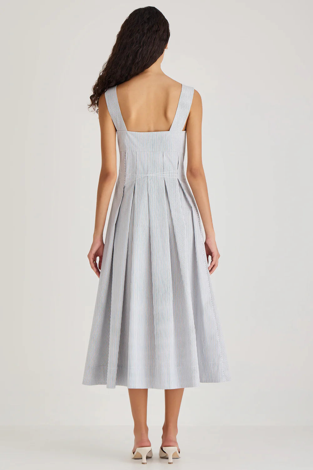 Sophisticated Sleeveless Pleated Midi Dress
