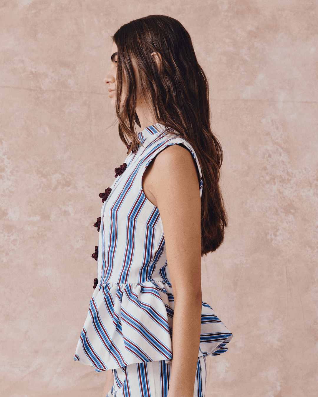 Stand collar button stripe suit