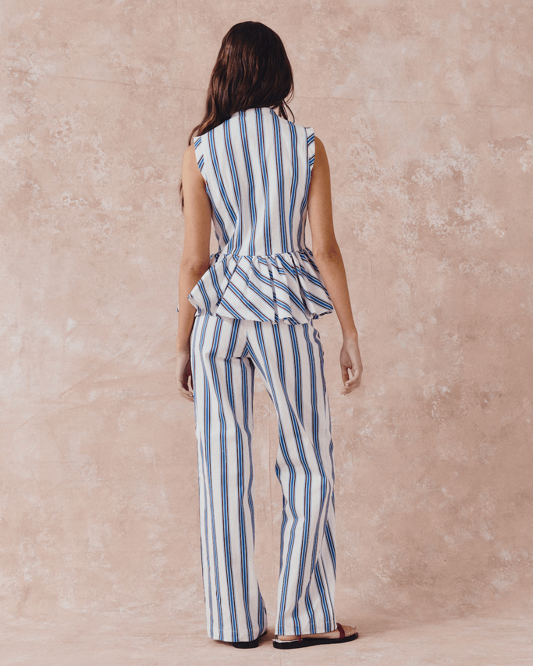 Stand collar button stripe suit